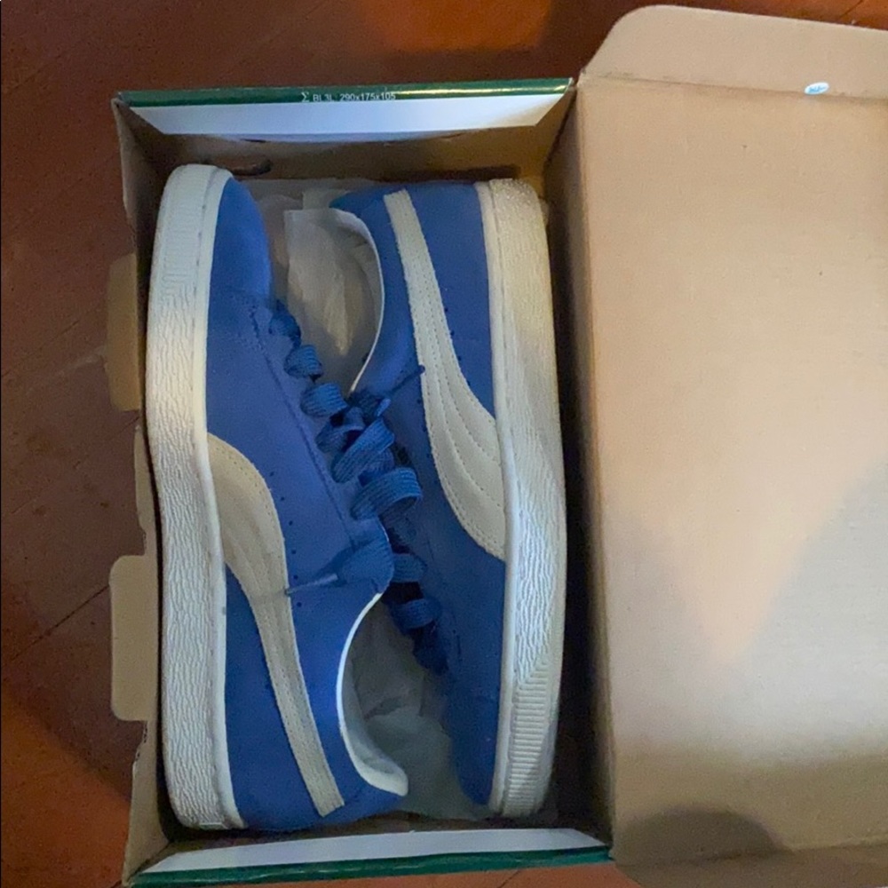 Sneakers